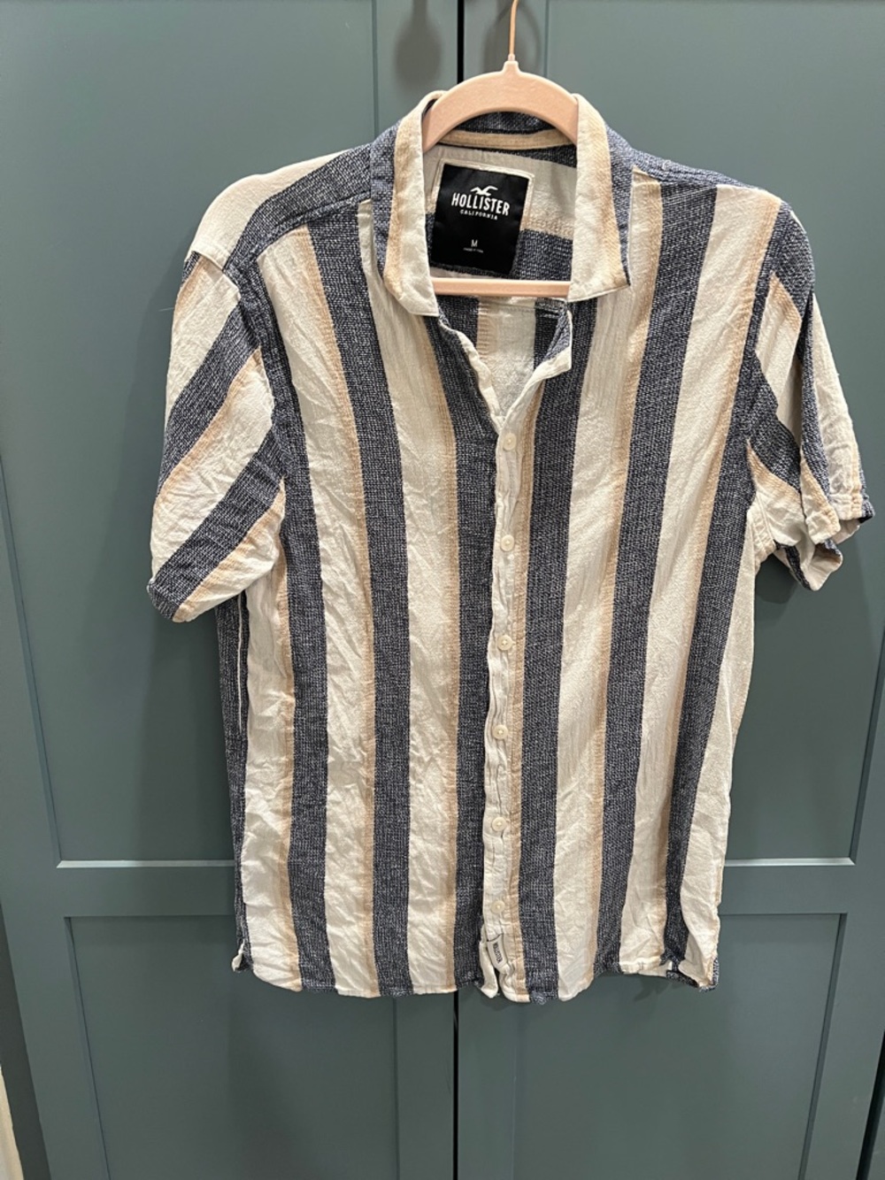 Hollister Vertical Striped Short Sleeve Button-Up Shirt in Cream and Navy
